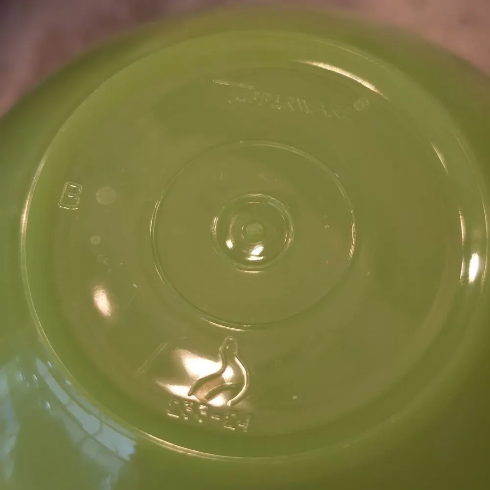 Tupperware Bowls 235-24 8 Bowls 3 Lids Purple Yellow‎ Lime Red Colorful Fiesta
